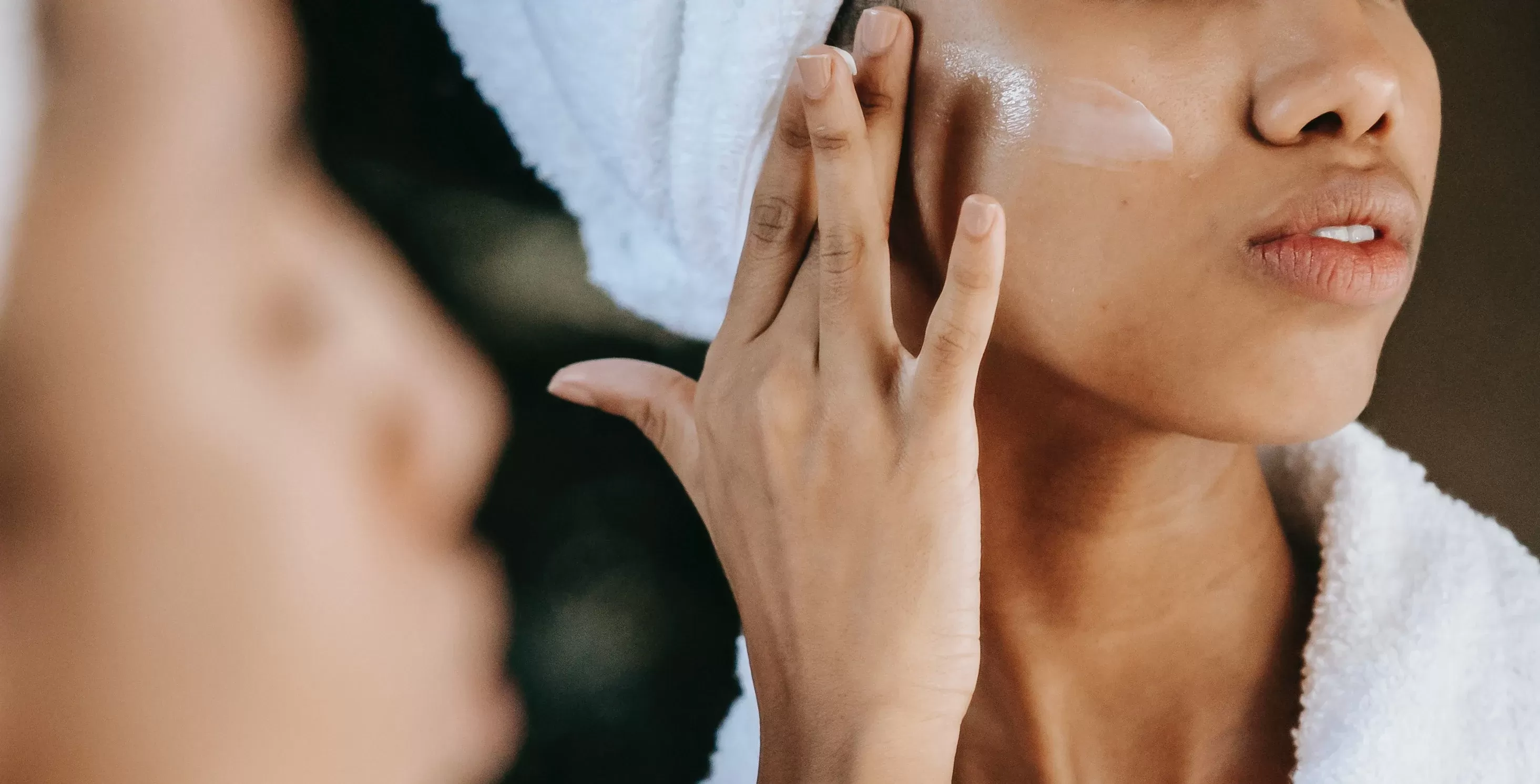 Women putting cream on her face
